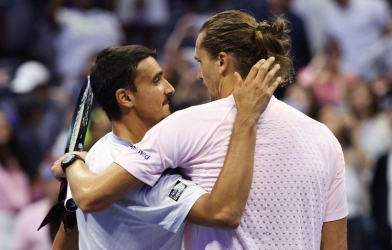 Zverev sống sót sau gần 5 giờ trước đồng hương Sinner, tránh cú sốc lịch sử US Open