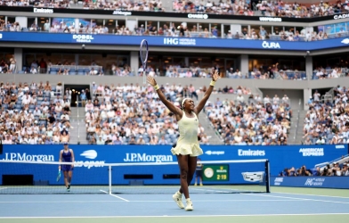 Công chúa Nga thúc thủ trước nữ hoàng sân cứng Mỹ tại tứ kết US Open