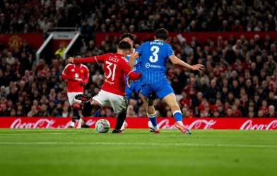 1 ngôi sao MU được HLV Carrick đặc biệt ca ngợi giữa đêm buồn Old Trafford