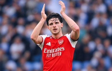 Declan Rice thoát thẻ đỏ, Ngoại hạng Anh lại dậy sóng vì VAR