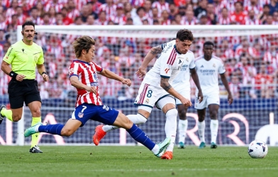 Mourinho mang 'bằng chứng thẻ đỏ' vào họp báo, nói thẳng điều bất thường ở derby Madrid