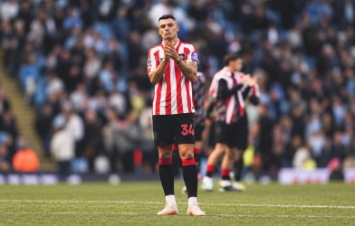 Dùng giấy tờ giả khi khoác áo Arsenal, ngôi sao World Cup đối diện nguy cơ nhận án tù