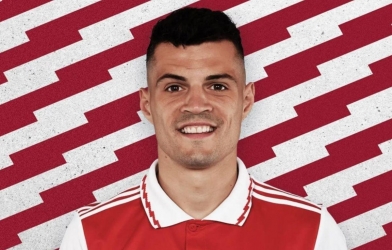 CHÍNH THỨC: Cựu đội trưởng Arsenal lĩnh án phạt vì dùng giấy tờ giả