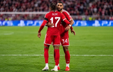 Sếp lớn Bayern nổi giận với Olise sau 'thẻ đỏ ngu ngốc' ở Champions League