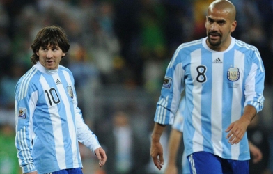 CHÍNH THỨC: Huyền thoại Argentina nhận án phạt nặng vì hành động gây bão