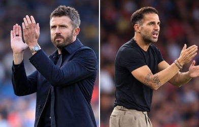 Chưa đấu MU, Fabregas đã có phản ứng bất ngờ về chiếc ghế của Carrick