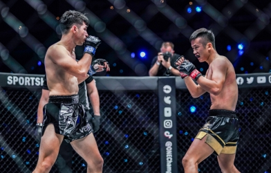 Võ sĩ Trung Quốc chơi xấu đối thủ, giành chiến thắng gây tranh cãi