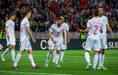 Thắng tối thiểu Thụy Sĩ, Tây Ban Nha vươn lên vị trí nhì bảng