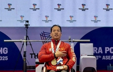 Lê Văn Công bảo vệ HCV thành công dù vẫn chấn thương