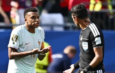 Vì sao quả phạt đền của Mbappe bị trì hoãn ở trận Pháp thắng Morocco?