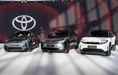 Bảng giá xe ô tô Toyota & giá lăn bánh tháng 10/2026