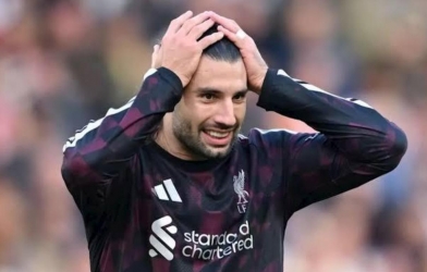 Thắng Brentford, Liverpool trả giá bằng chấn thương của 2 trụ cột