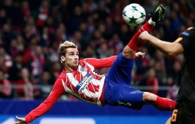 Antoine Griezmann đóng vai trò kết nối các tuyến trên sân như thế nào?
