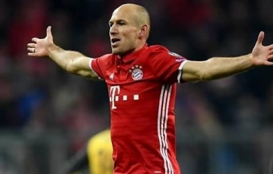 Arjen Robben đã biến pha đi bóng từ cánh phải vào trung lộ thành thương hiệu ra sao?