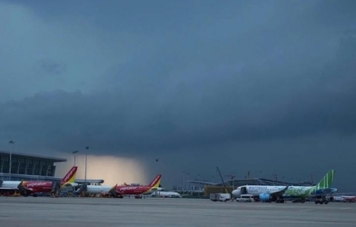 Bão Bualoi càn quét, hơn 450 chuyến bay bị gián đoạn trên diện rộng