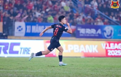 Việt kiều đẳng cấp châu Âu có bàn thắng đầu tiên ở Việt Nam