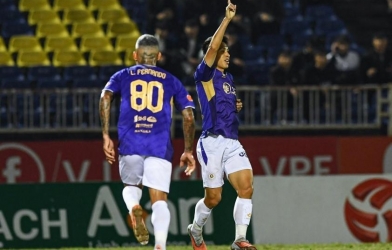 Hùng Dũng phải nhận thẻ đỏ đầu tiên trong sự nghiệp