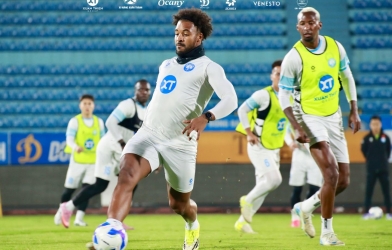 Xuân Son được lì xì trước màn so tài then chốt ở V-League