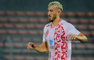 Giữa bão án phạt, Malaysia vẫn quyết nhập tịch sao Australia