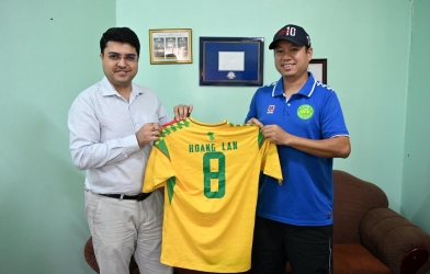 HLV Việt Nam đầu tiên ký hợp đồng với LĐBĐ châu Mỹ