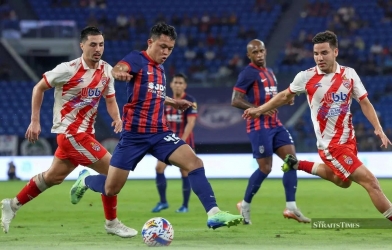 Lần đầu trong lịch sử, cặp song sinh Malaysia cùng ra sân đấu ĐT Việt Nam?