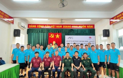 2 cựu tuyển thủ ĐT Việt Nam học làm huấn luyện viên