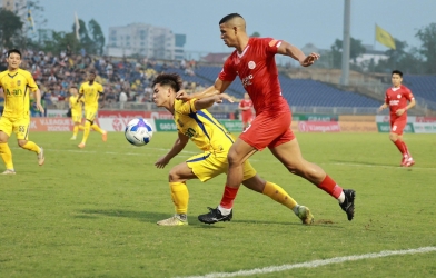 VAR từ chối bàn thắng, Thể Công Viettel gỡ hòa SLNA nghẹt thở