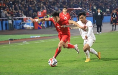 HLV Kim Sang Sik chờ ngày kích hoạt 'cỗ máy tạt bóng' cho ĐT Việt Nam