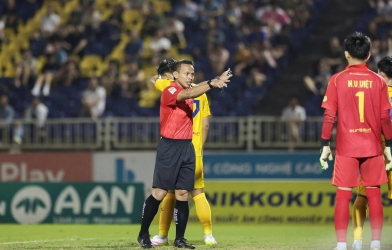 Lộ diện 2 trọng tài ngoại thổi 2 trận cực nóng V-League