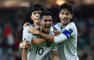 Người hùng World Cup Indonesia nhận án phạt cực nặng sau pha ra đòn gây sốc
