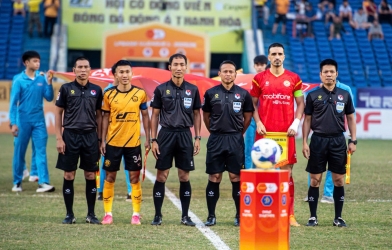 Trọng tài FIFA của Malaysia bắt chính 2 trận đấu khốc liệt nhất V-League