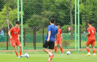 HLV Kim Sang Sik nhận tin cực vui về trụ cột ĐT Việt Nam