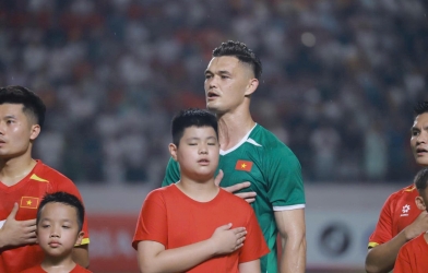 Thủ môn Việt kiều ghi điểm cực mạnh với HLV Kim Sang Sik trước AFF Cup