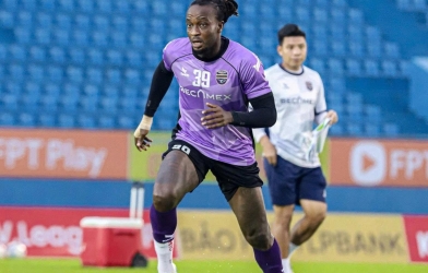 Tiền vệ nhập tịch bất ngờ bị cựu vương V.League gạch tên