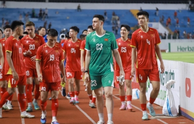 Thủ môn Việt kiều bất ngờ vắng mặt ở ĐT Việt Nam trước AFF Cup