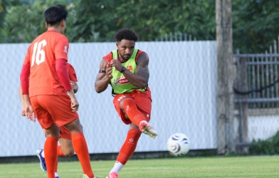 ĐT Việt Nam có buổi tập đầu tiên tại Thái Lan trước AFF Cup