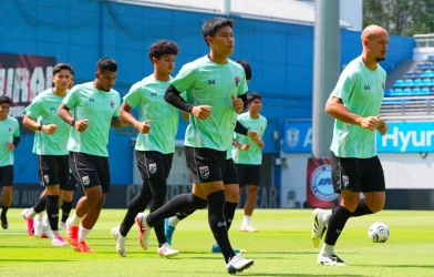 Thái Lan tố truyền thông Singapore 'soi' chiến thuật trước bán kết AFF Cup
