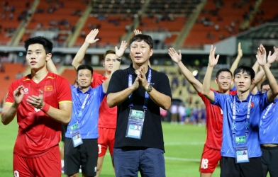 HLV Kim Sang Sik gieo ám ảnh chưa từng có cho bóng đá Thái Lan