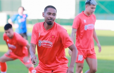 Hậu vệ Việt kiều ĐT Việt Nam bất ngờ nhắc Văn Hậu trước giải FIFA