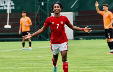 'Không chịu nổi nhiệt', Ronaldo Indonesia rời sân sau 18 phút đấu U23 Việt Nam