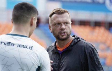 Thi đấu bết bát, Madam Pang bổ nhiệm HLV mới cho đội bóng của mình