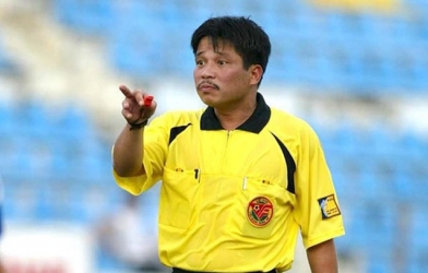 Còi vàng Dương Mạnh Hùng: 'Trọng tài phải có uy, là ông vua áo đen thực sự'