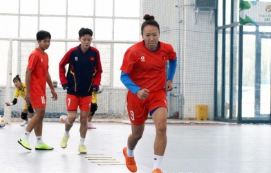 Tuyển Việt Nam tập buổi đầu tiên trên đất Trung Quốc