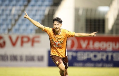 Thần đồng bóng đá Việt Nam lập cột mốc mới trong sự nghiệp