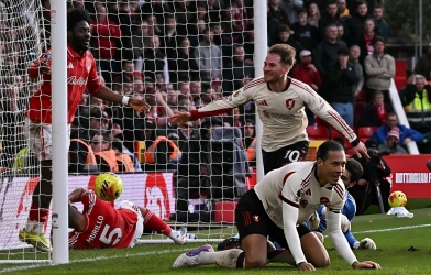 VAR tạo kịch tính, Liverpool thắng nhọc nhằn Nottingham