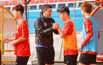 HLV Tây Ban Nha viết tâm thư chia tay CLB Ninh Bình