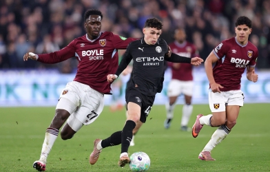 Hòa thất vọng West Ham, Man City dâng chức vô địch cho Arsenal