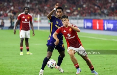 SỐC: Siêu sao Đông Nam Á xé lưới MU từ giã ĐTQG vì đánh phụ nữ