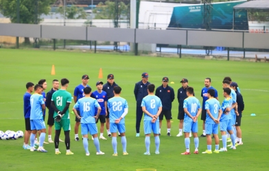 ĐT Việt Nam tập buổi đầu tiên chỉ có vỏn vẹn 10 cầu thủ