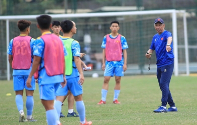 Gọi gấp sao Việt kiều, HLV Nhật Bản loại 12 cầu thủ khỏi tuyển Việt Nam